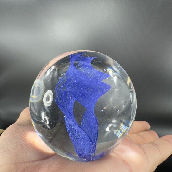 Round Art Glass Paperweight Figure Clear With Cobalt Blue Spiral Swirl Center - Picture 11 of 11